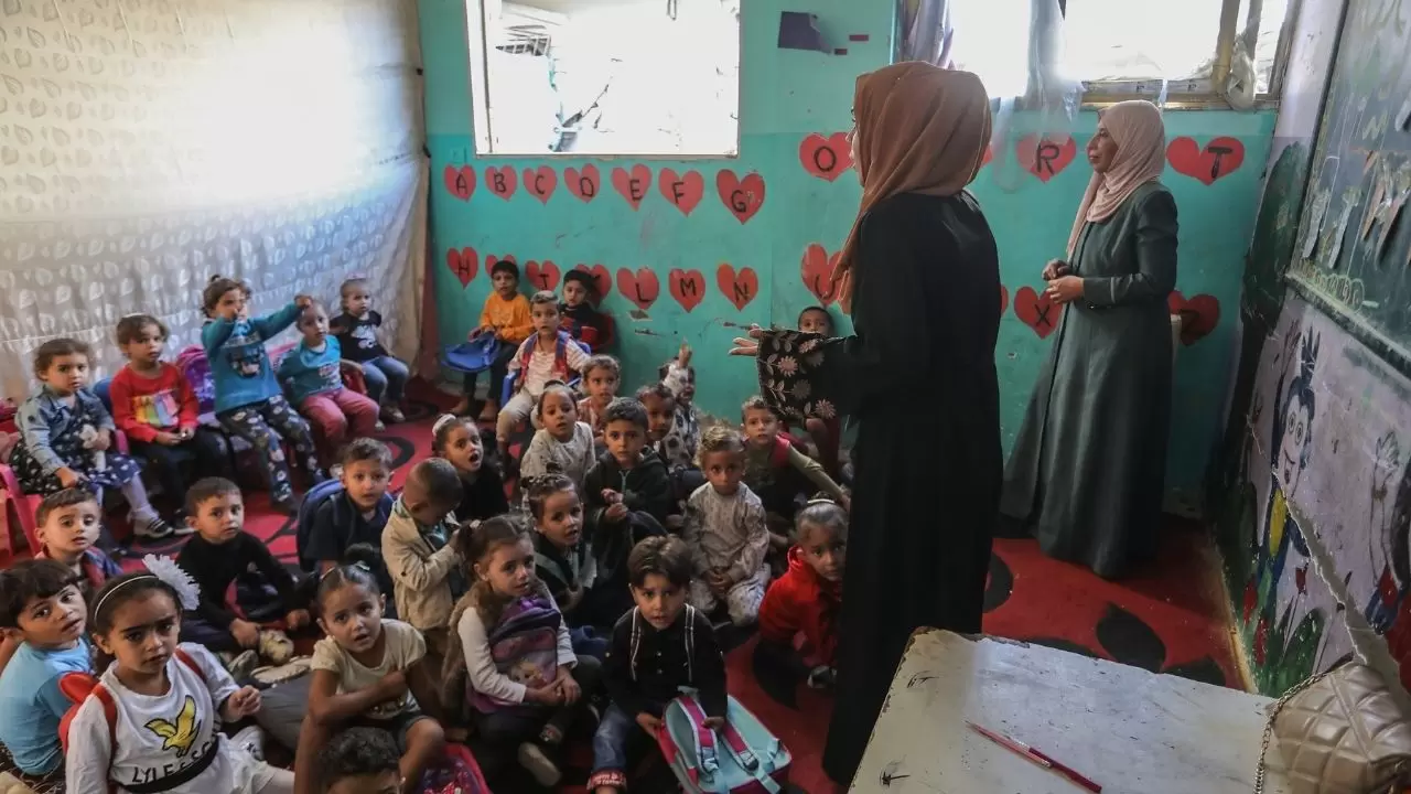 Gazze’de yıkılan okulların yerine evler sınıfa dönüştü 1