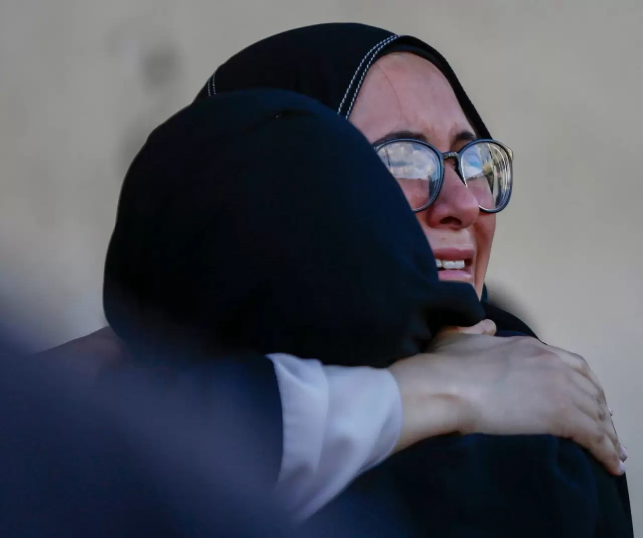 İsrail’in saldırısında yaşamını yitiren gazeteci Yahya Barzak için cenaze töreni düzenlendi 6