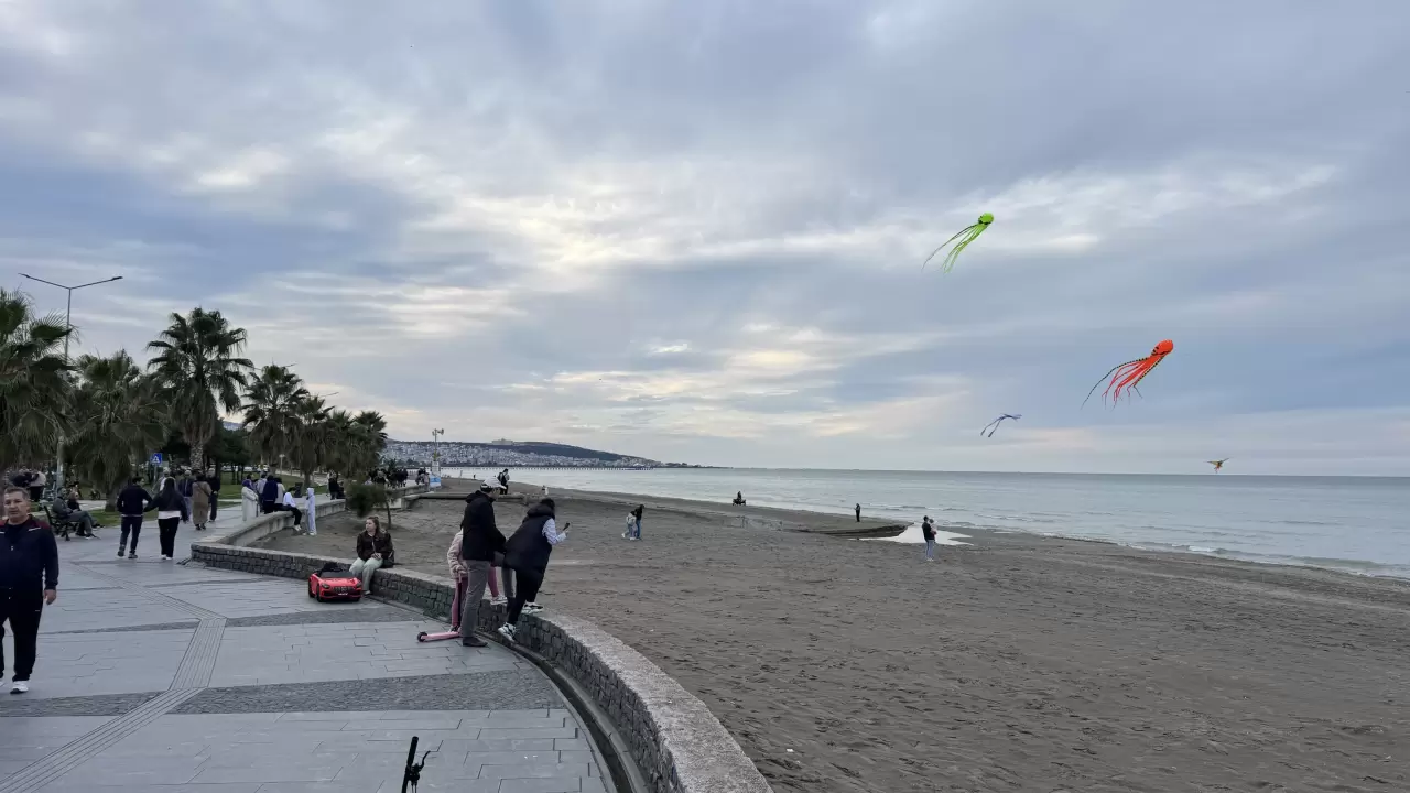 Samsun'un semalarını uçurtmalar renklendirdi 4