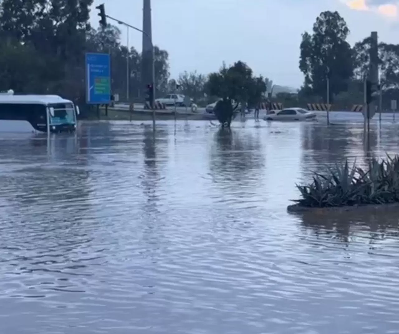 Hatay’da şiddetli yağış ve hortum: Payas’ta eğitime ara verildi 3