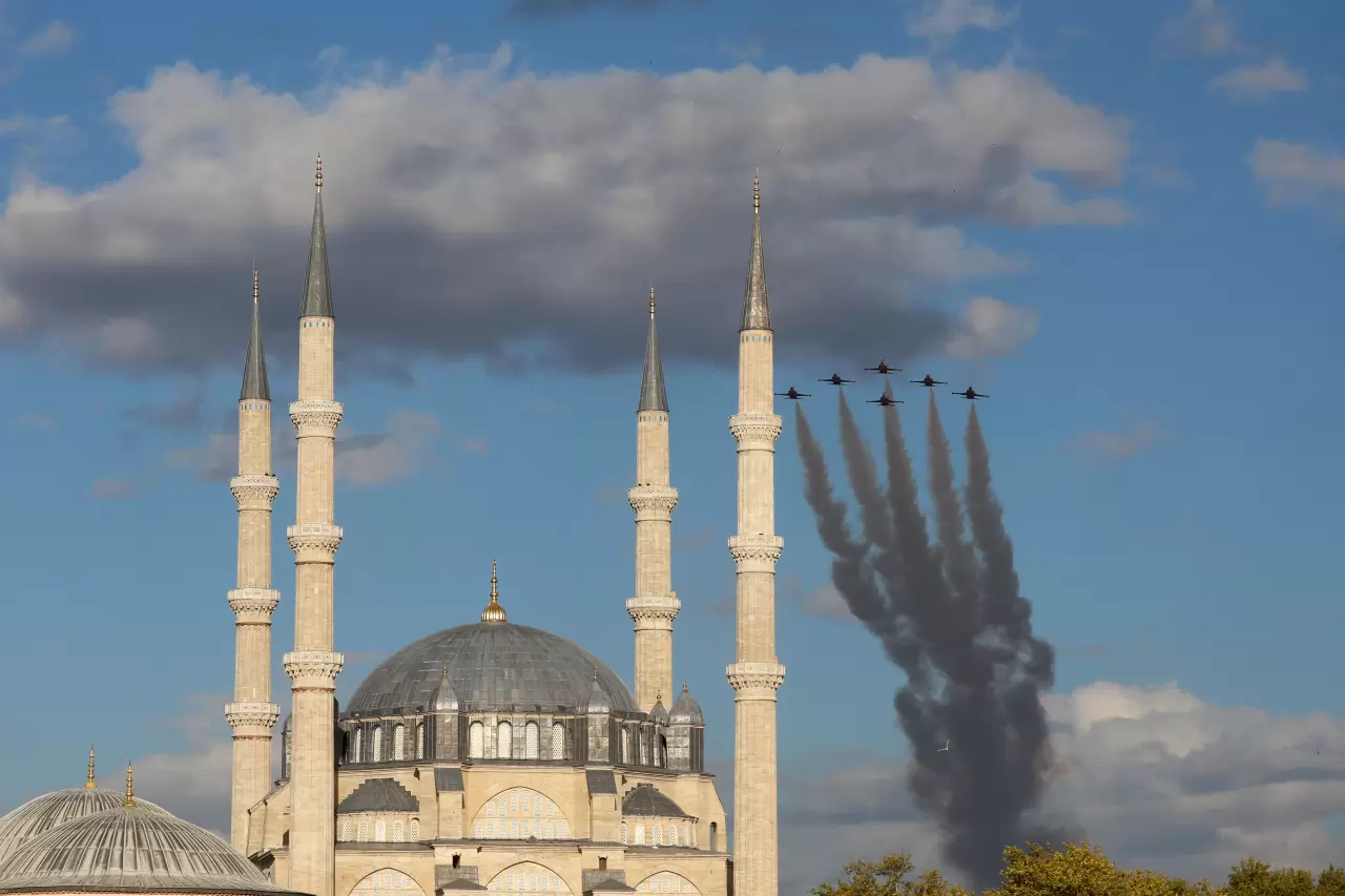 Türk Yıldızları: Selimiye semalarında test uçuşu yaptı 4