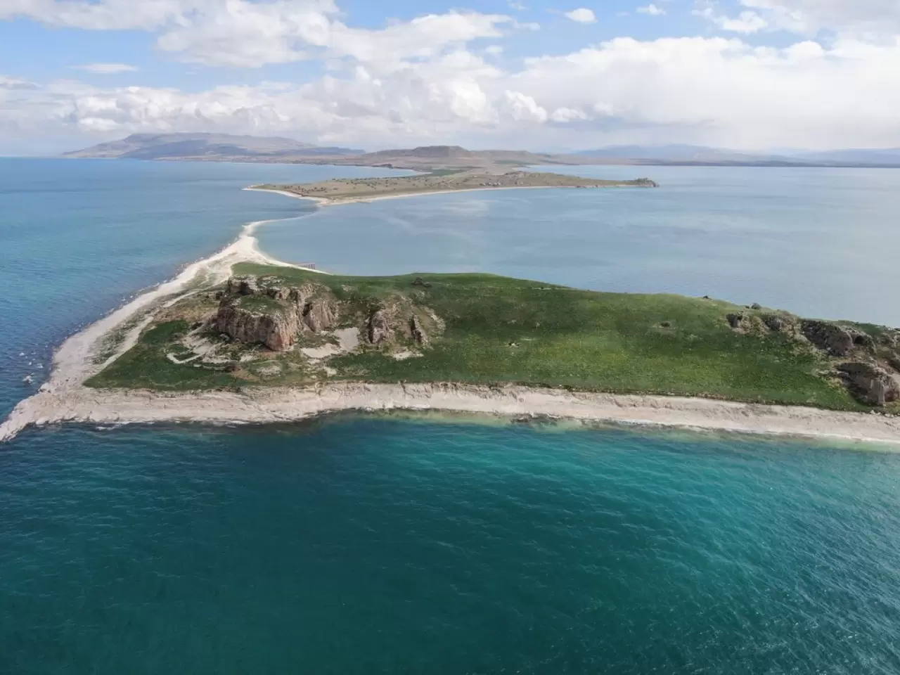 Van Gölü'nde su seviyesi düştü, antik yol ortaya çıktı 2