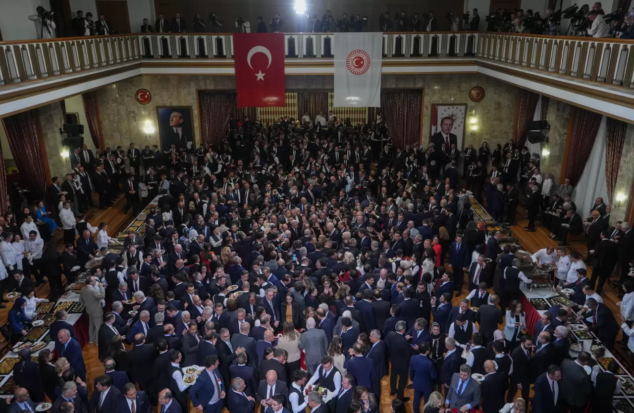 CHP'nin olmadığı resepsiyonda ne kriz ne gerginlik vardı. İşte resepsiyondan sıcak kareler... 9