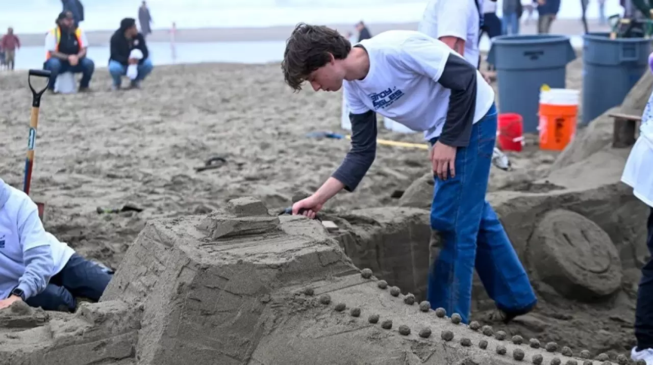 Binlerce kişi kumdan kale için buluştu 5