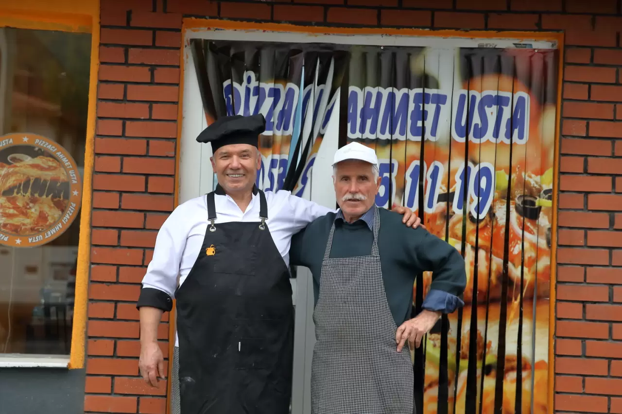 Köyüne pizzacı açtı şimdi talebe yetişmeye çalışıyor 8