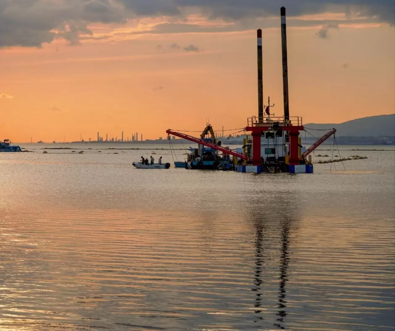 İzmit Körfezi’nde 1,6 milyon metreküp dip çamuru temizlendi 4