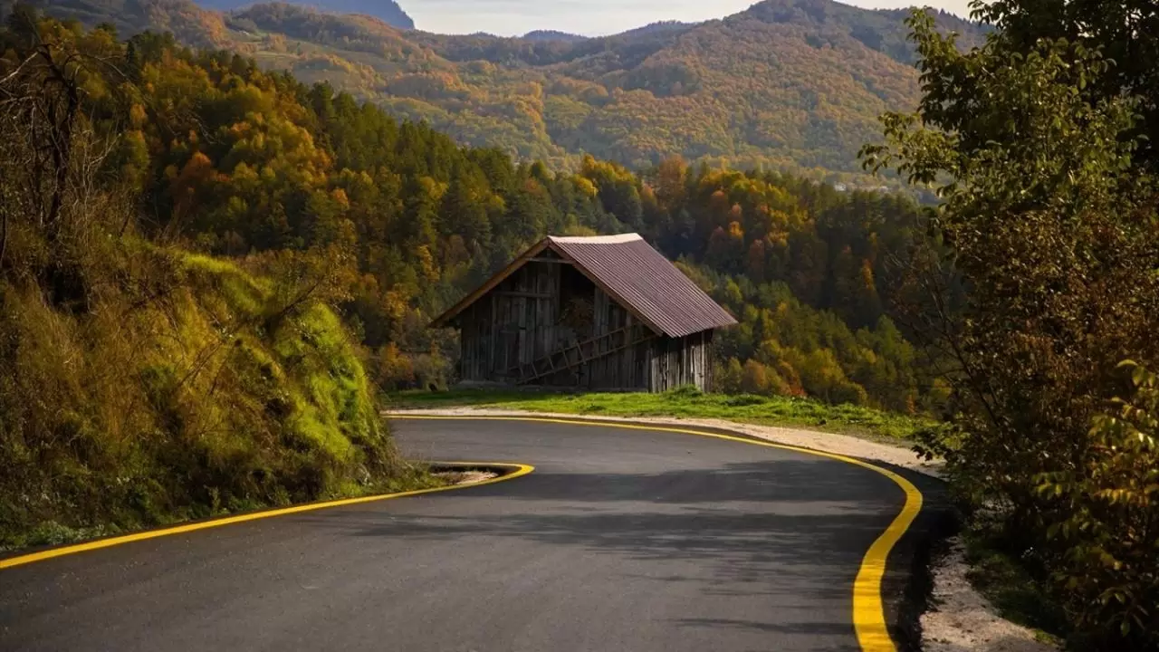 Güzeldere Şelalesi Tabiat Parkı'nda sonbahar renkleri 4