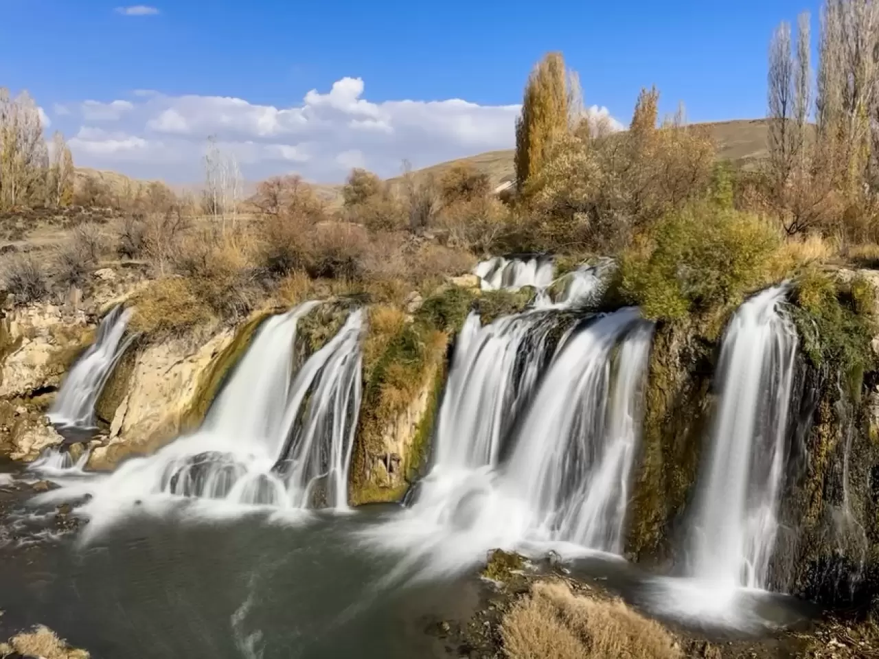 Muradiye Şelalesi sonbaharın renklerine büründü 4