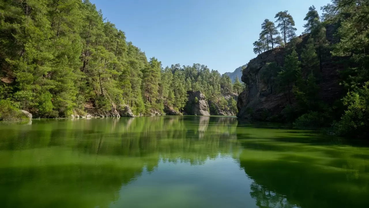 Doğaseverler Karacaören 2 Baraj Gölü'nü tekneyle geziyor 11