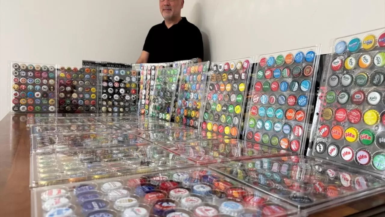 Oğluyla oynarken başlayan hobisi 65 ülkeden kapak koleksiyonuna dönüştü 4