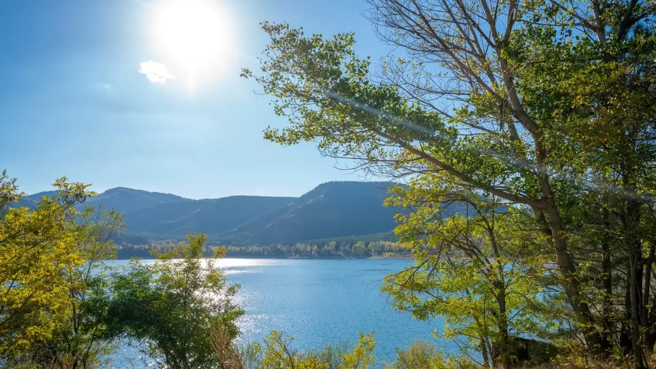 Gölcük Tabiat Parkı’nda sonbahar renk cümbüşü büyülüyor 1