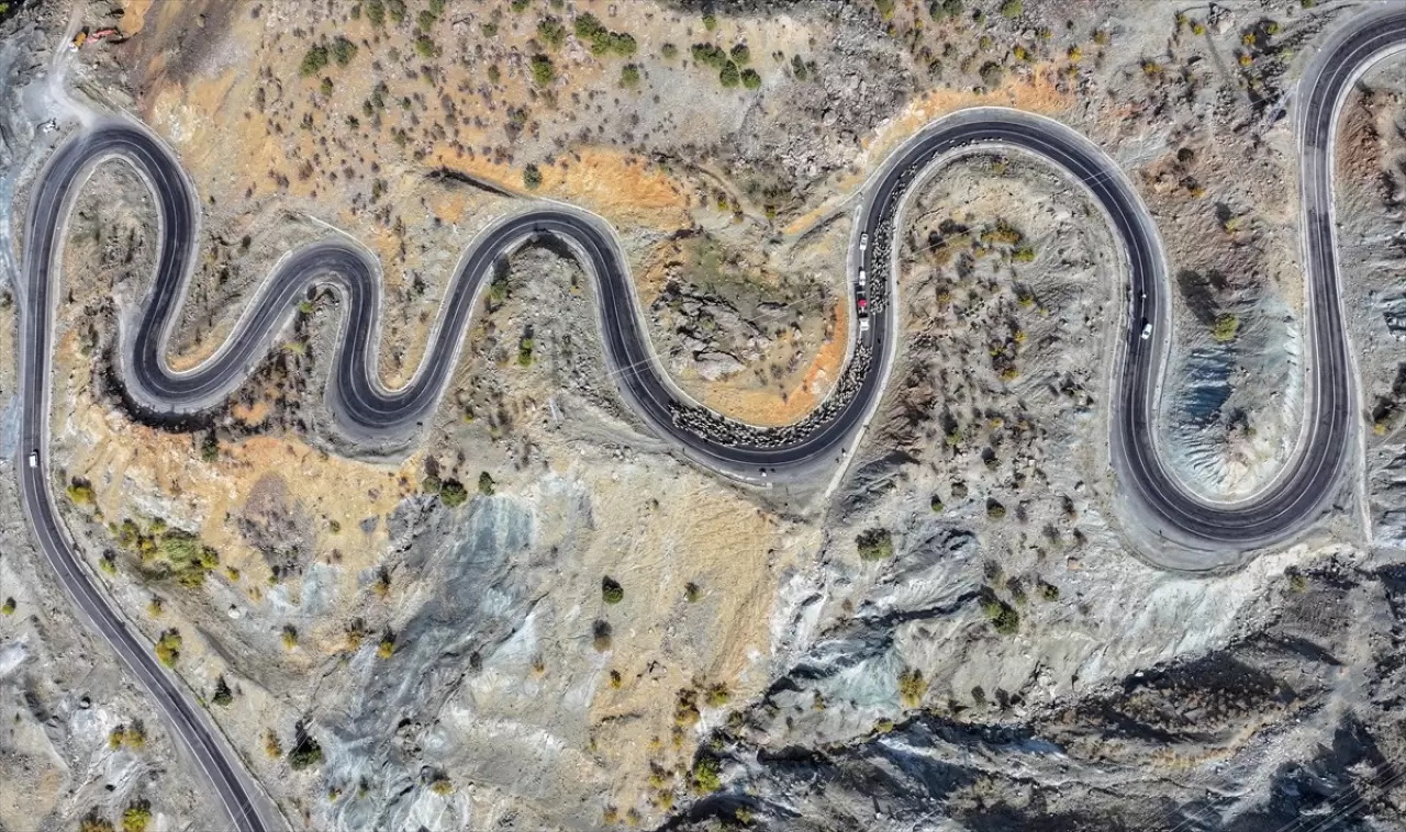 Göçerler 3 bin rakımlı yaylalardan kışlaklara dönüyor 11