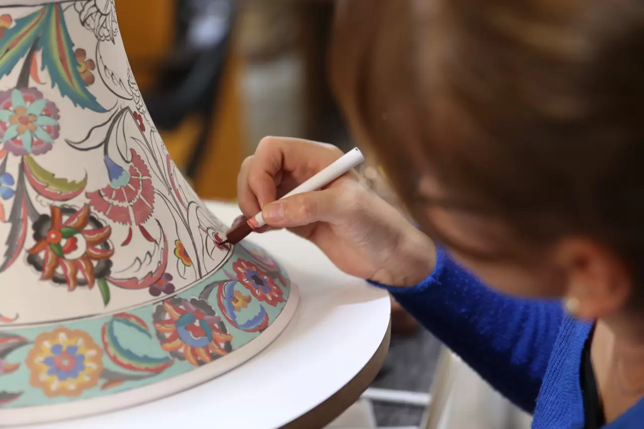 Tarihi konak kadın çini ustalarına sanat atölyesi oldu 6