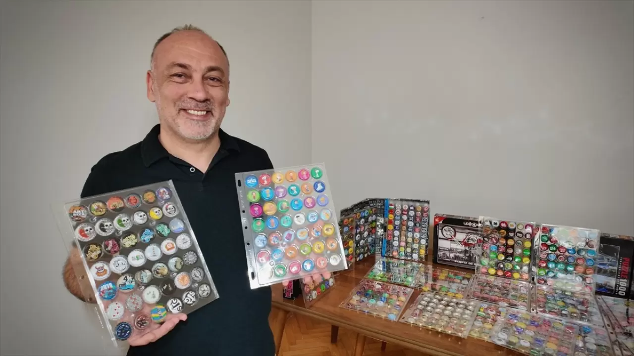 Oğluyla oynarken başlayan hobisi 65 ülkeden kapak koleksiyonuna dönüştü 6