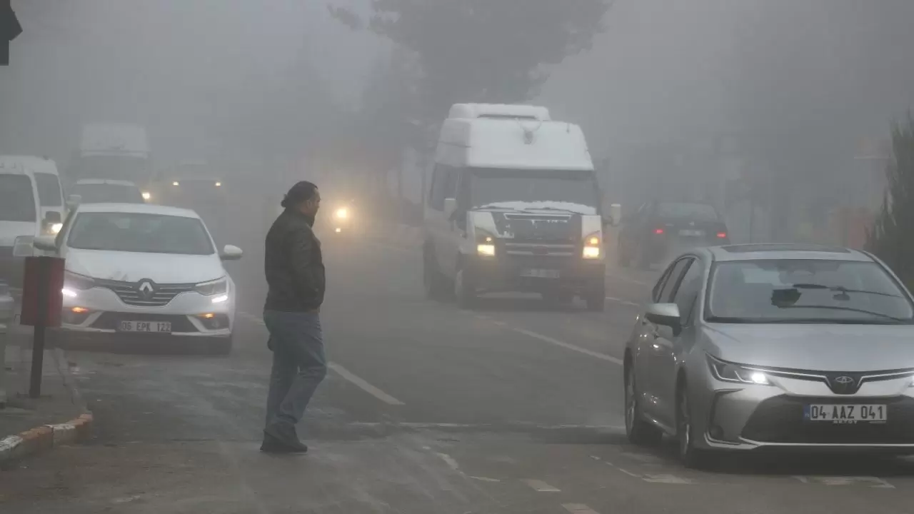 Doğu Anadolu’da yoğun sis ve kırağı hayatı olumsuz etkiledi: Erzurum, Kars, Ardahan ve Ağrı’da sürücüler zor anlar yaşadı 2