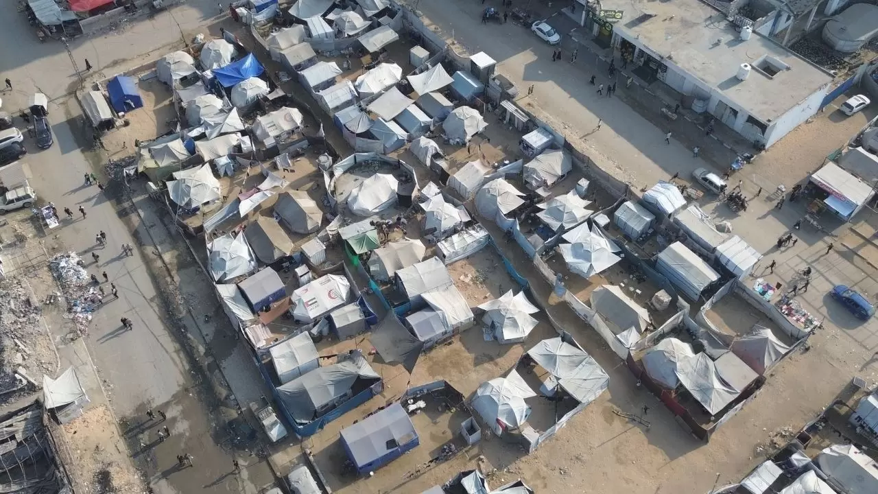 Bir zamanlar törenlerin yapıldığı meydan, şimdi evsizlerin sığınağına dönüştü 3