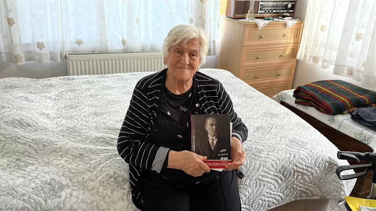97 yaşındaki Hanife teyze 30 yıldır günlük tutuyor 9
