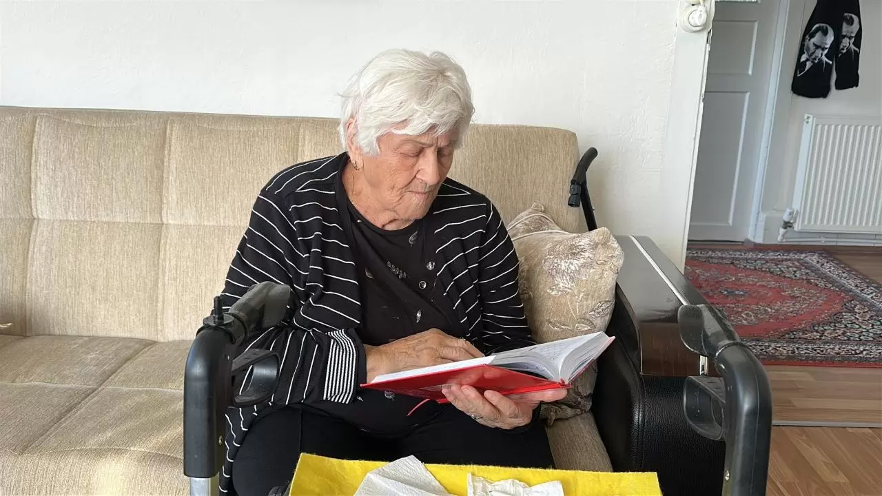 97 yaşındaki Hanife teyze 30 yıldır günlük tutuyor 1