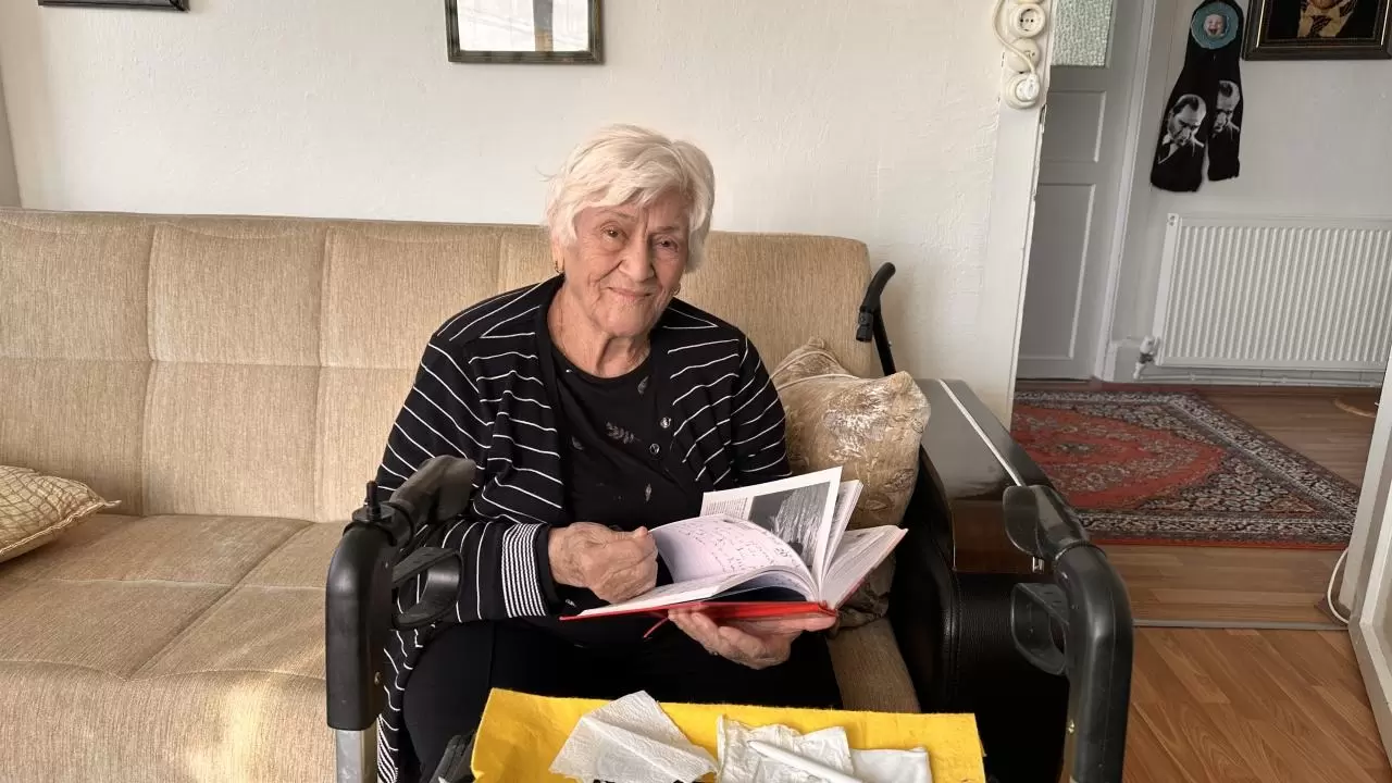 97 yaşındaki Hanife teyze 30 yıldır günlük tutuyor 2