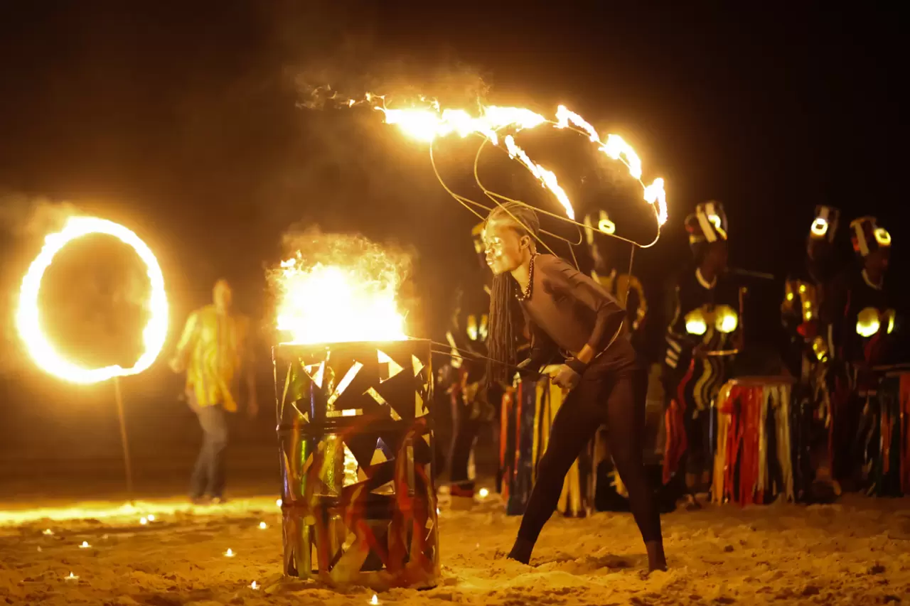 Senegal'de okyanus kenarında ateş gösterisi düzenlendi 2