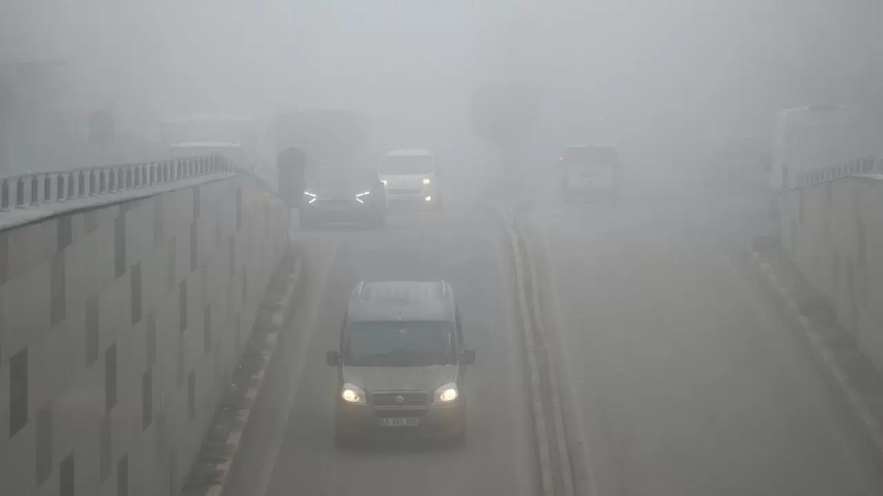 Doğu Anadolu’da yoğun sis ve kırağı hayatı olumsuz etkiledi: Erzurum, Kars, Ardahan ve Ağrı’da sürücüler zor anlar yaşadı 3