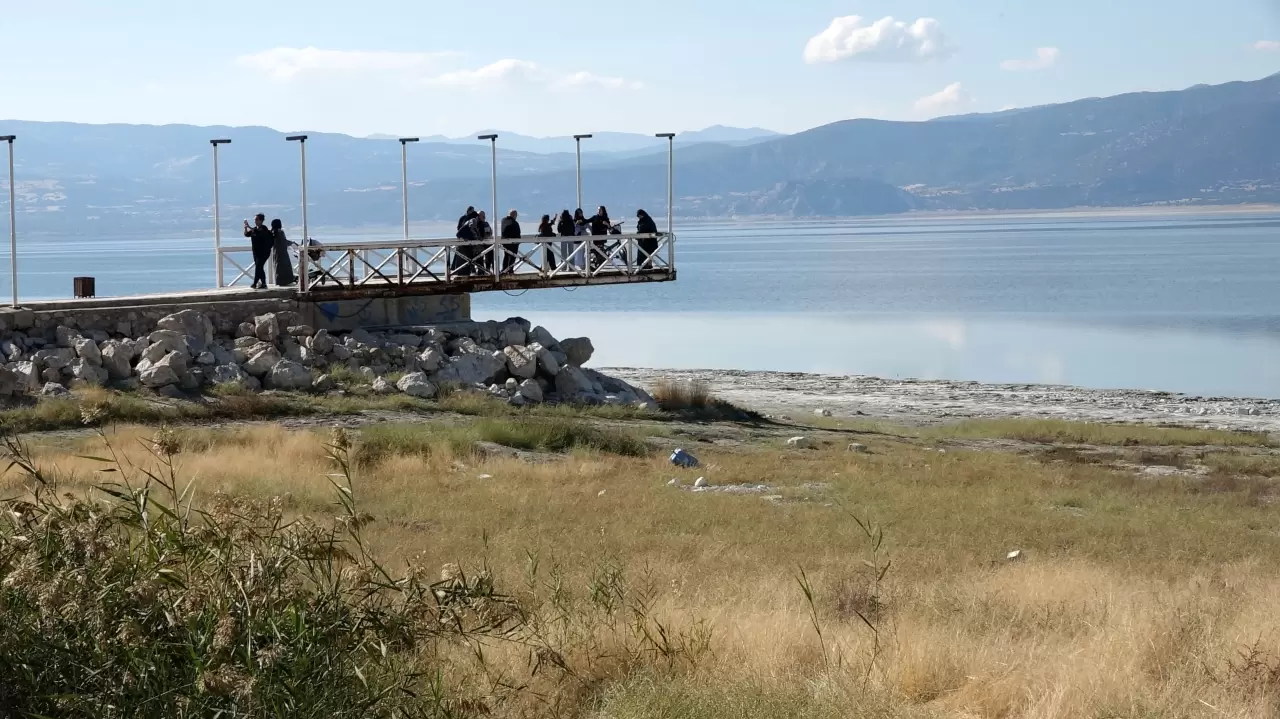 Türkiye’nin 7’nci büyük gölü alarm veriyor! Burdur Gölü 55 yılda 21 metre çekildi 1