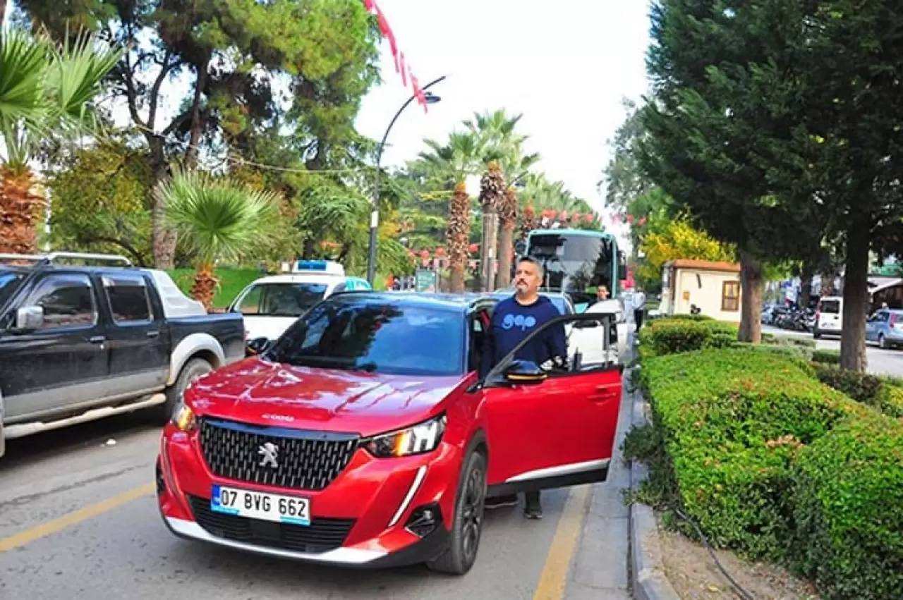 Türkiye Atatürk'ü anıyor! Dört bir yanda hayat adeta durdu 7