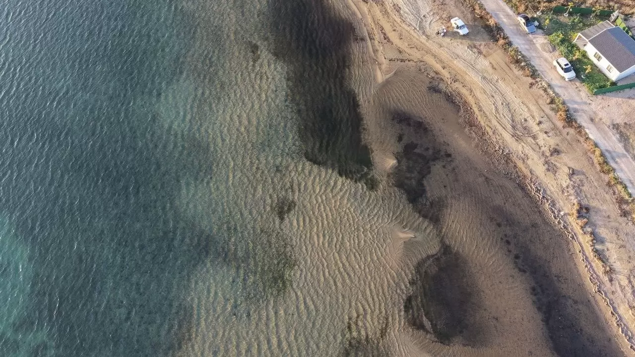 Balıkesir Erdek’te deniz çekilince binlerce yıllık antik liman ortaya çıktı 1