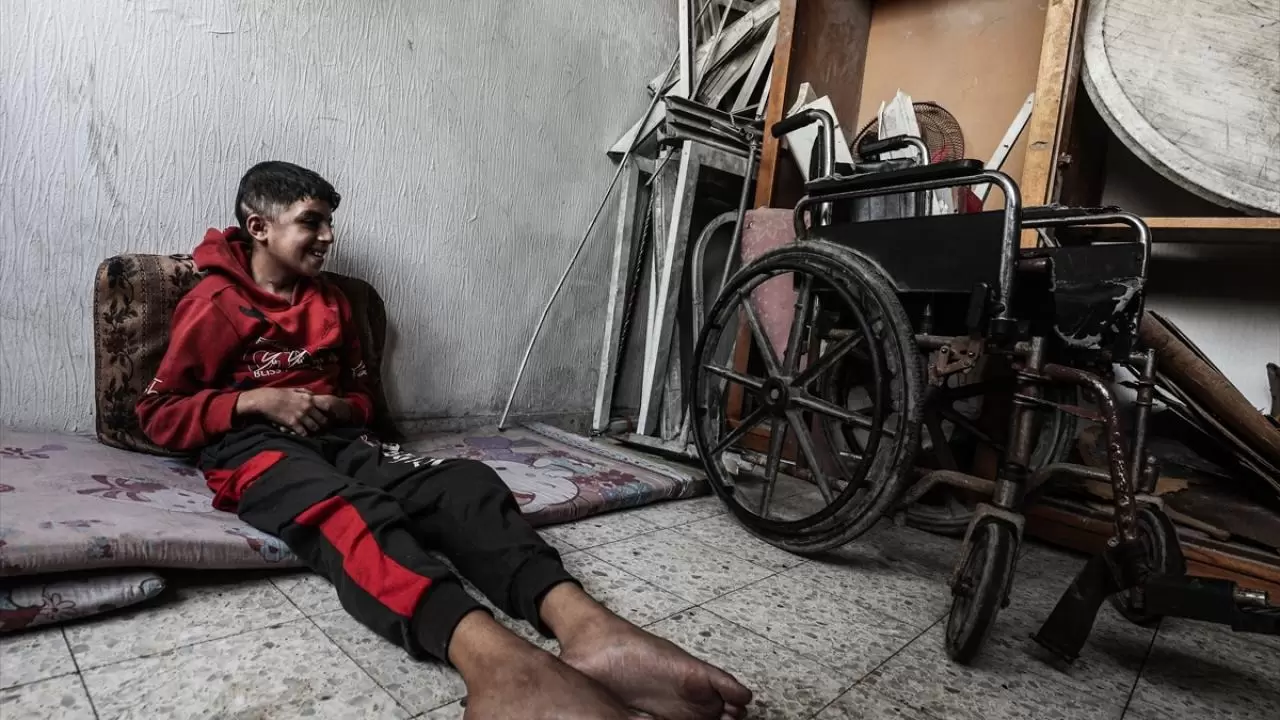 İsrail, Filistinli Reyyan'ın çocukluğunu çalarak tekerlekli sandalyeye mahkum etti 4