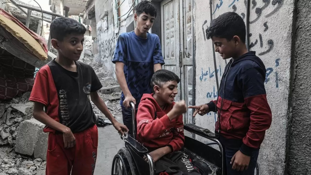 İsrail, Filistinli Reyyan'ın çocukluğunu çalarak tekerlekli sandalyeye mahkum etti 11