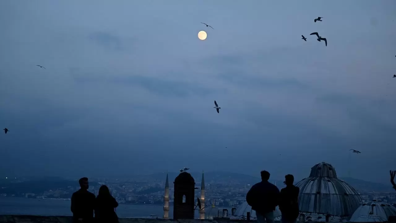İstanbul gecesi Dolunayla büyülendi! 2