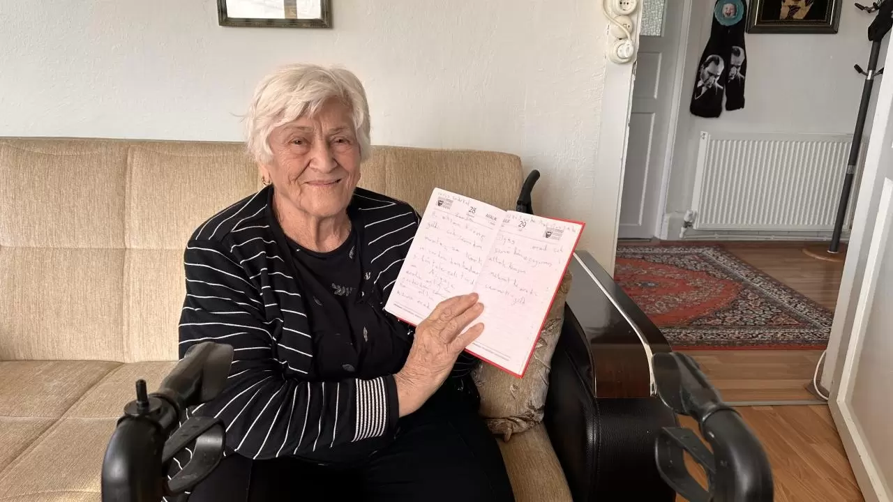 97 yaşındaki Hanife teyze 30 yıldır günlük tutuyor 3