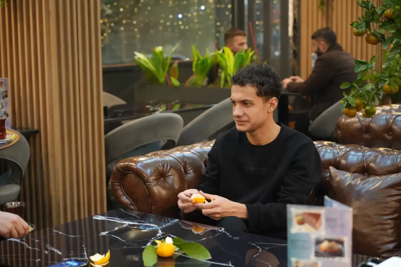 Kafe'de yetiştirilen mandalina ağaçları, müşterileri büyülüyor! 8