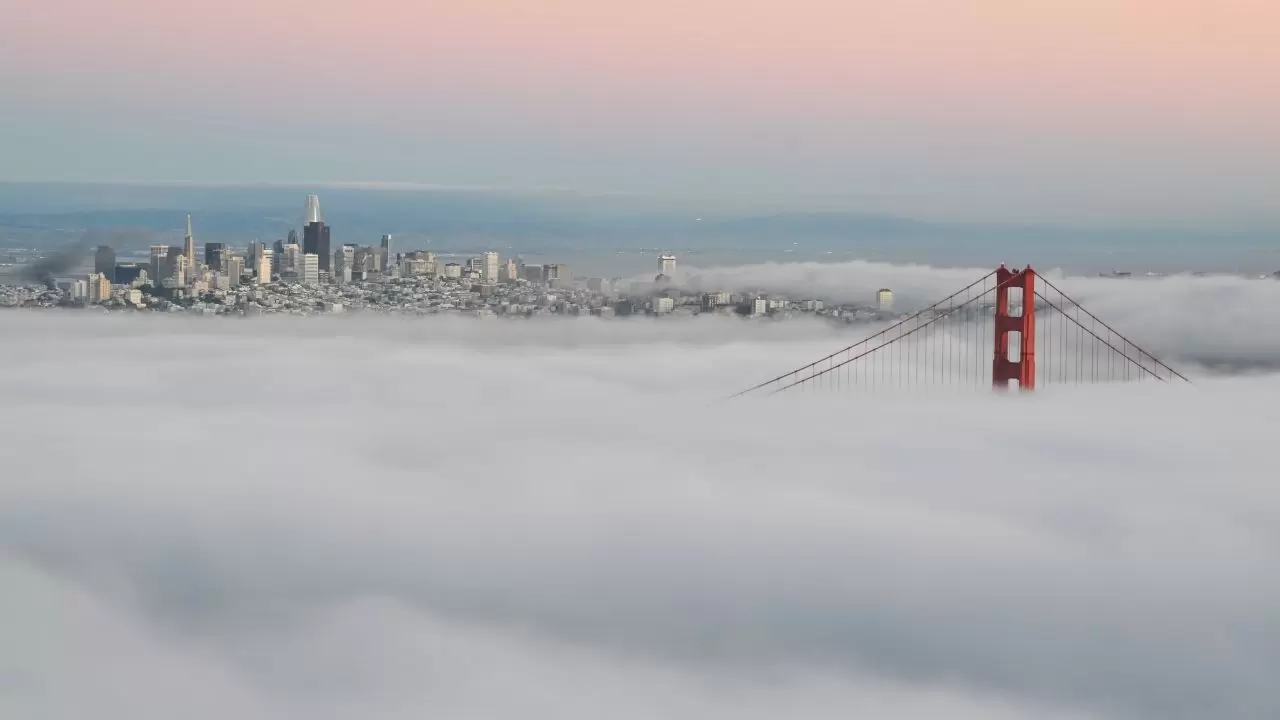 Golden Gate Köprüsü sisler arasında görenleri adeta büyüledi 2