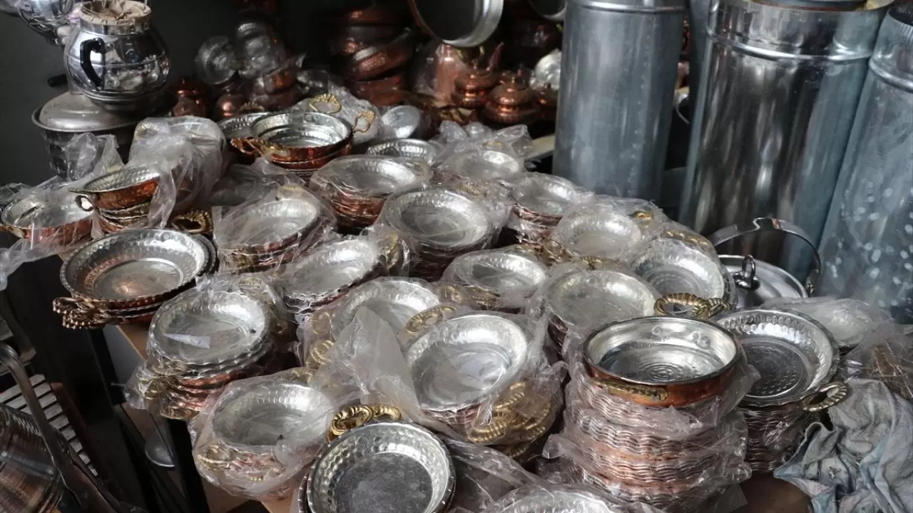 41 yıllık mesleğini bırakıp "unutulmasın" diye kalaycılığa başladı 5