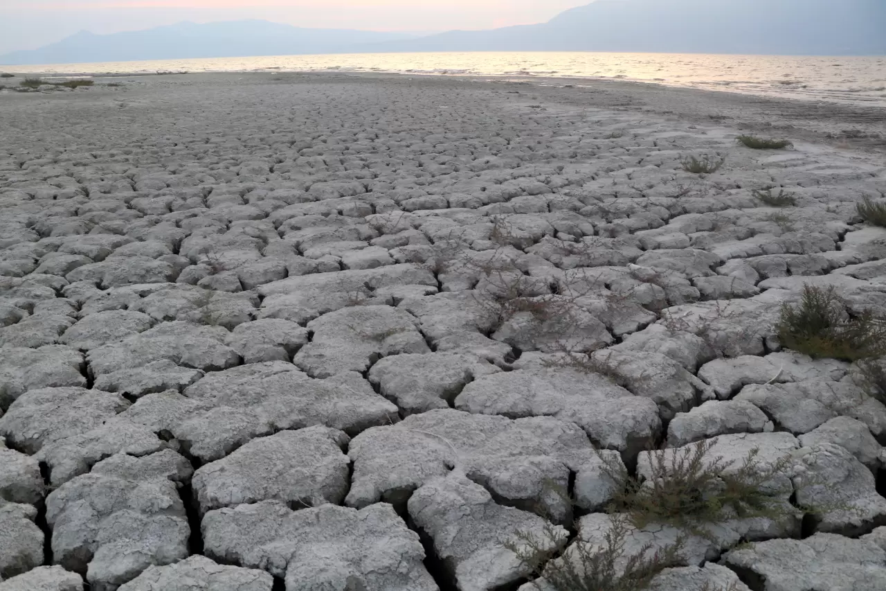 Türkiye’nin 7’nci büyük gölü alarm veriyor! Burdur Gölü 55 yılda 21 metre çekildi 6