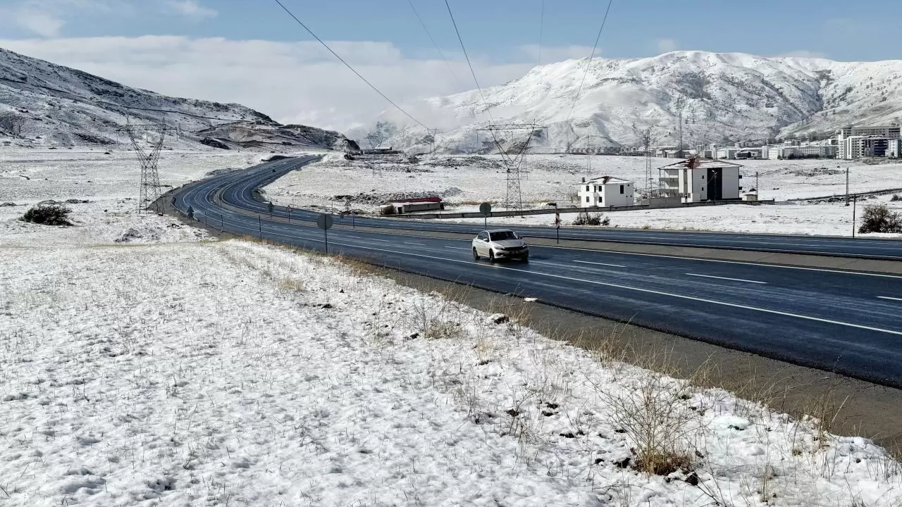 Doğu’da kış yüzünü gösterdi: 3 il beyaza büründü 7