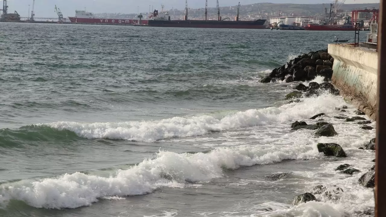 Meteoroloji’den kuvvetli rüzgâr ve sis uyarısı! 1