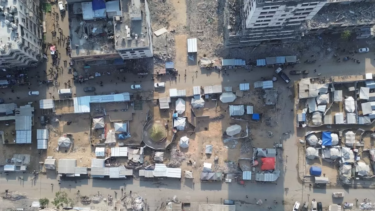 Bir zamanlar törenlerin yapıldığı meydan, şimdi evsizlerin sığınağına dönüştü 6