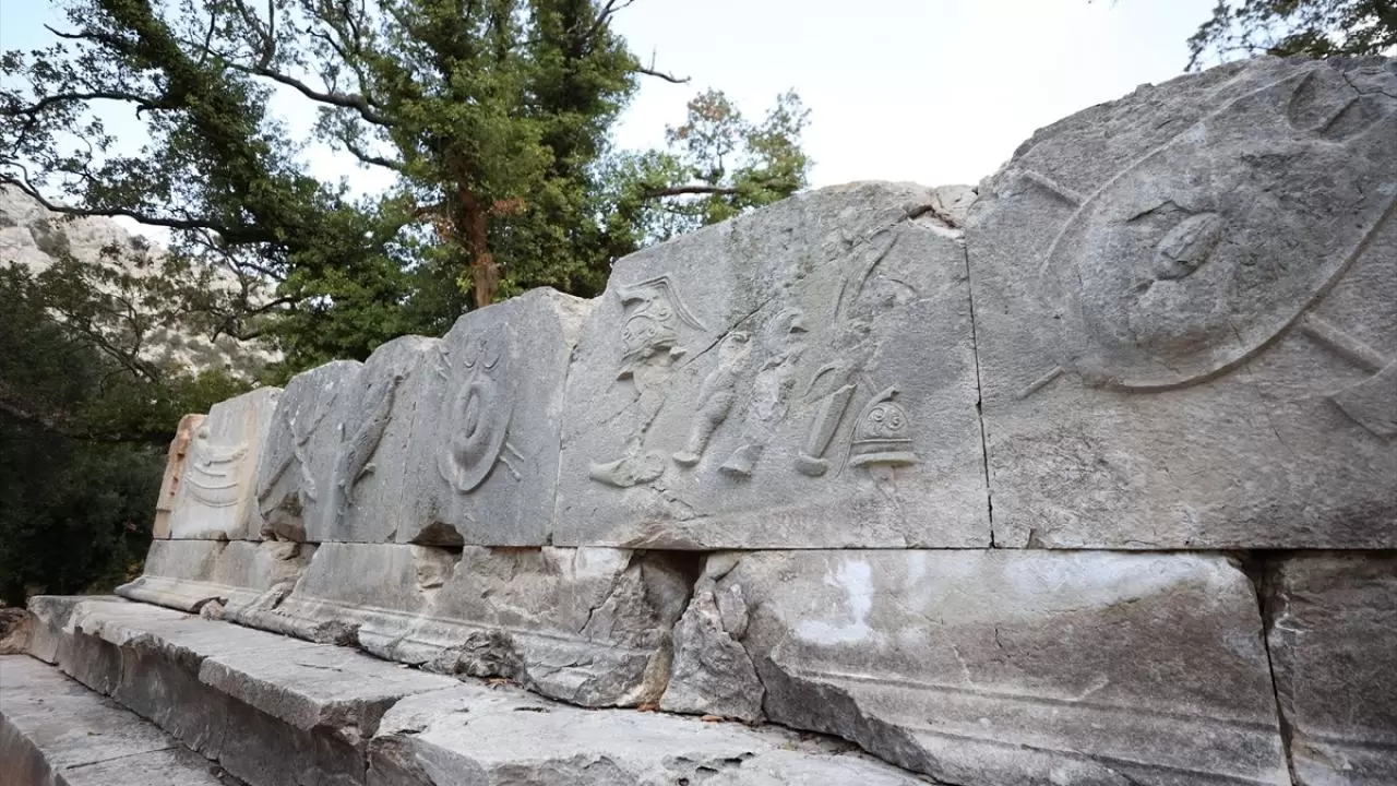 Termessos'taki iki anıt mezar ayağa kaldırılıyor 5