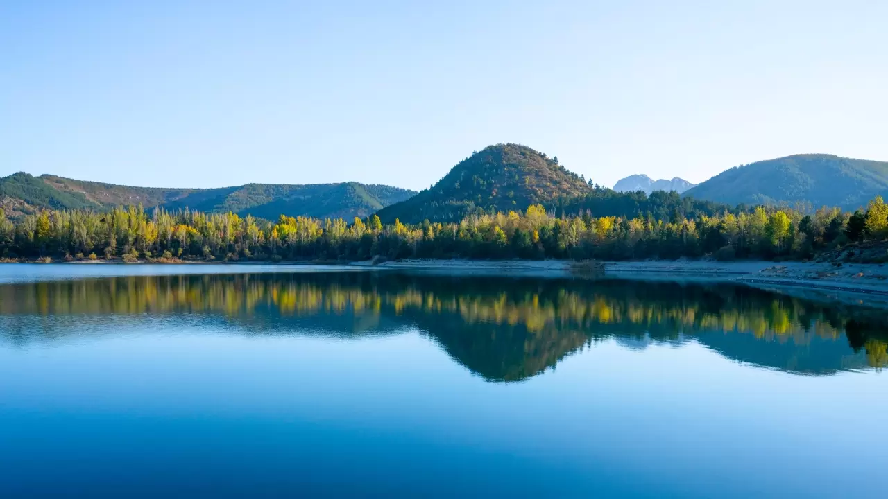 Gölcük Tabiat Parkı’nda sonbahar renk cümbüşü büyülüyor 6