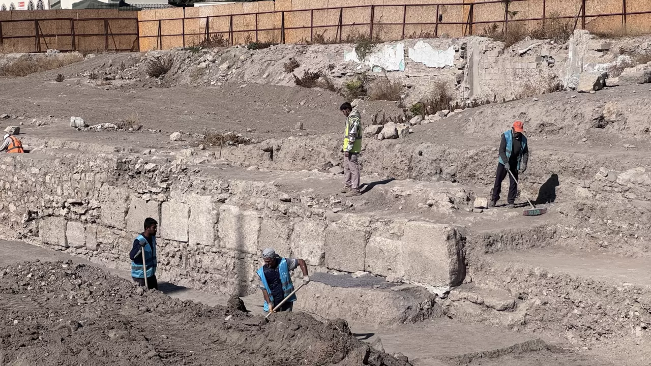 Konya'da Selçuklu kalesinin topuzları gün yüzüne çıkarıldı 6