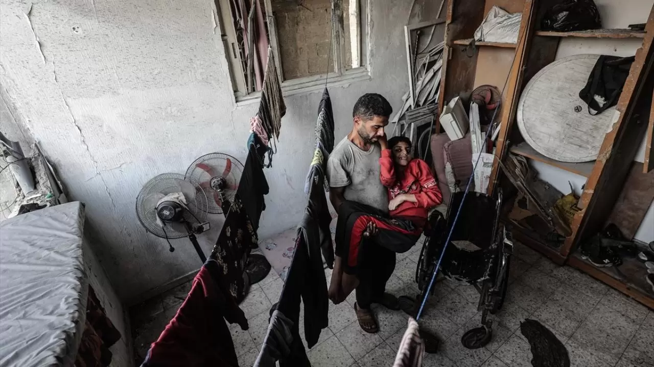 İsrail, Filistinli Reyyan'ın çocukluğunu çalarak tekerlekli sandalyeye mahkum etti 3