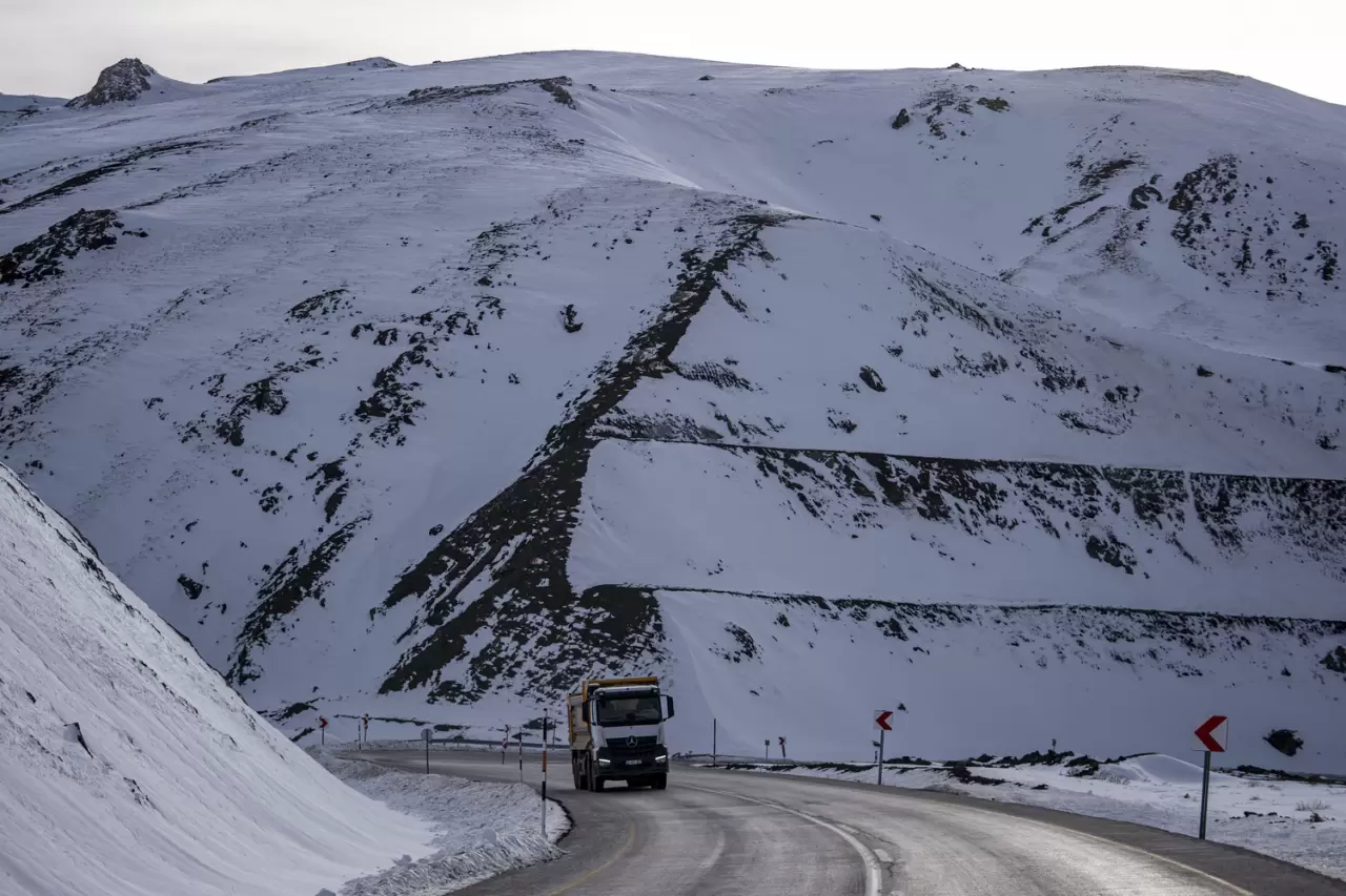 Erzurum ile Ardahan'da sis ve soğuk hava etkili oldu 2