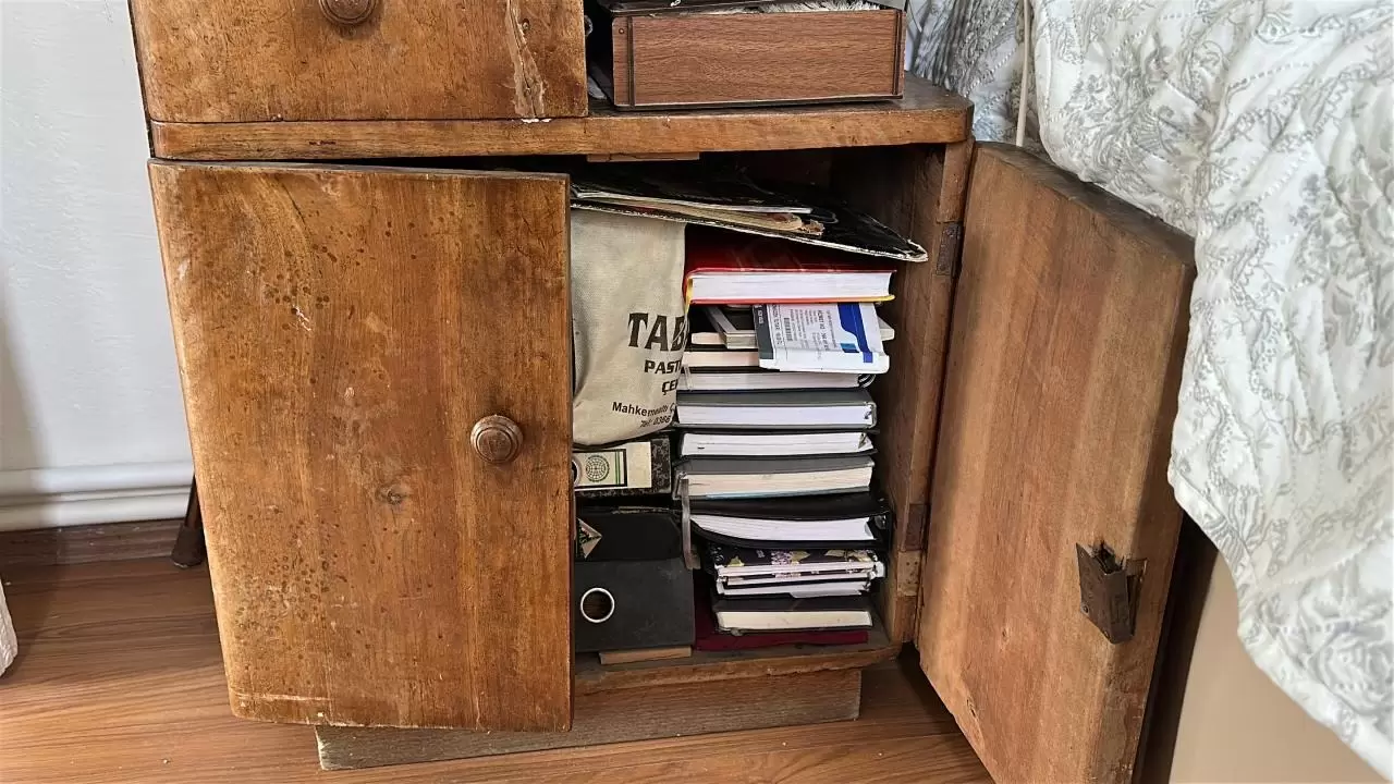 97 yaşındaki Hanife teyze 30 yıldır günlük tutuyor 8