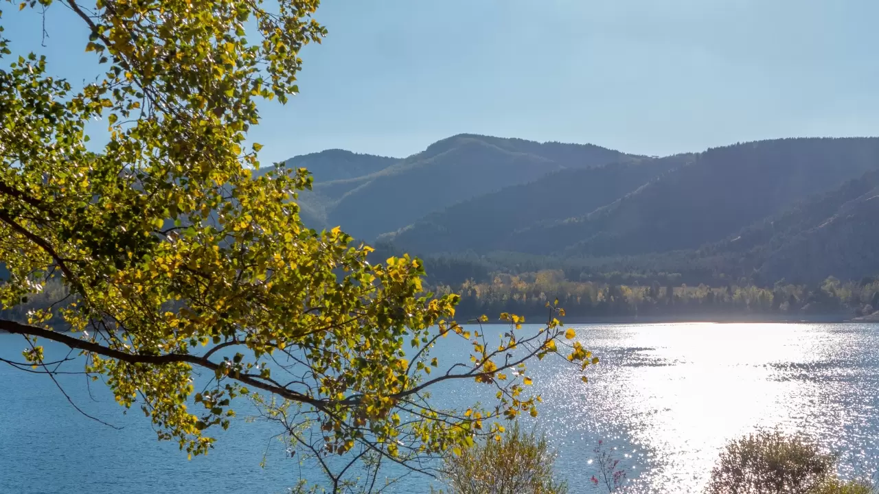 Gölcük Tabiat Parkı’nda sonbahar renk cümbüşü büyülüyor 11