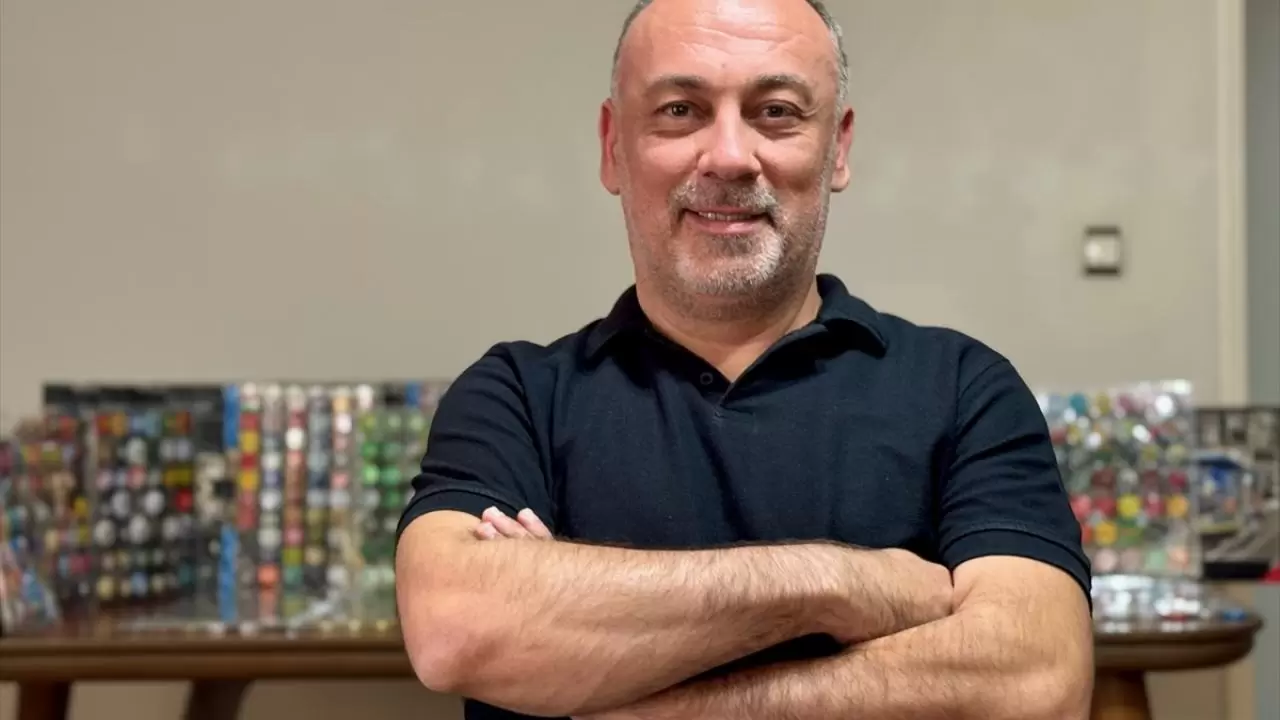 Oğluyla oynarken başlayan hobisi 65 ülkeden kapak koleksiyonuna dönüştü 3