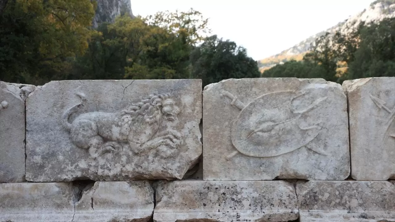 Termessos'taki iki anıt mezar ayağa kaldırılıyor 7