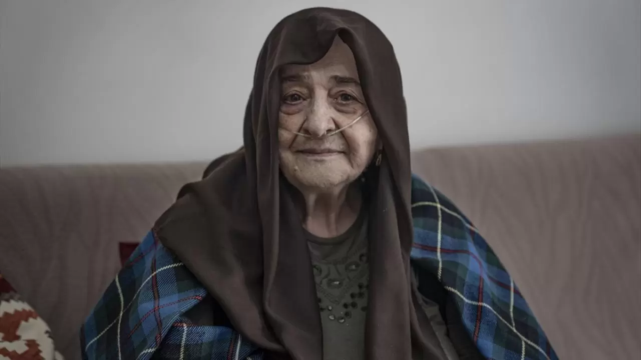 Yaşlıların evini diş kliniğine çeviriyor, bakıma muhtaç hastalara konfor sağlıyorlar 9