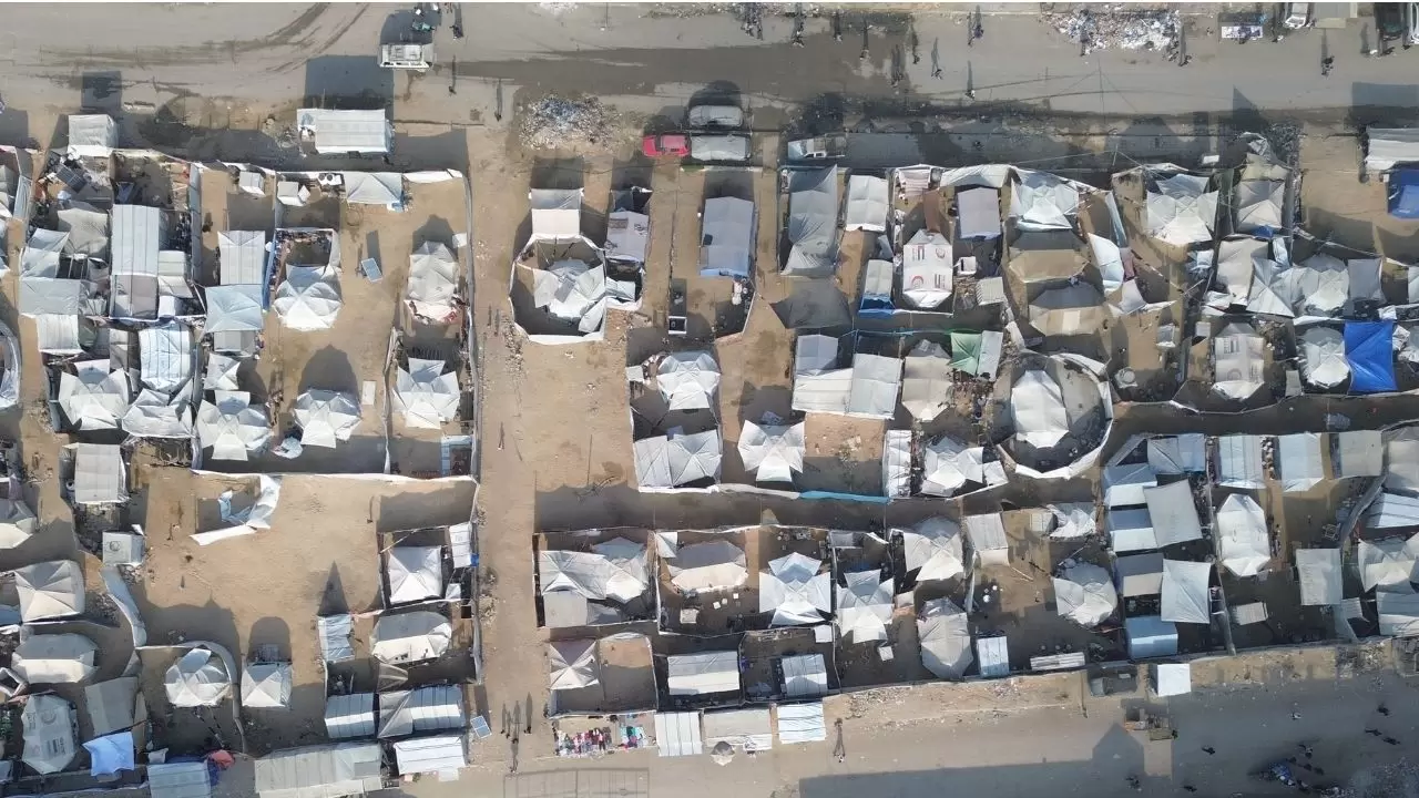 Bir zamanlar törenlerin yapıldığı meydan, şimdi evsizlerin sığınağına dönüştü 9